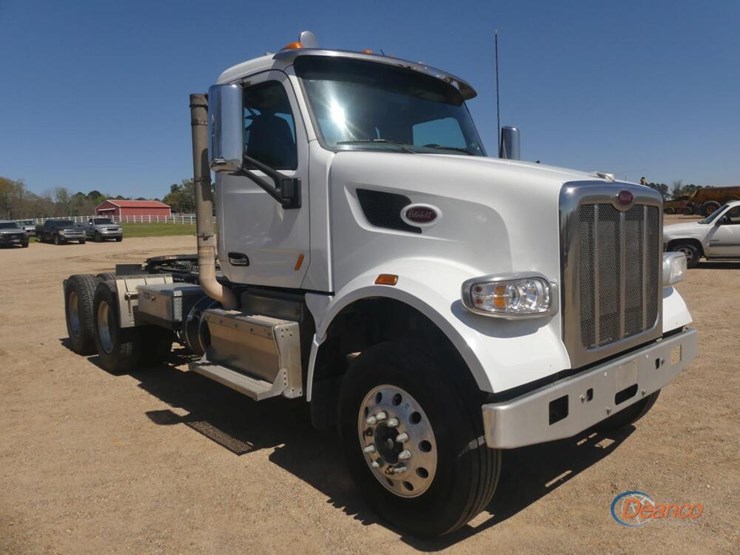 2017-peterbilt-567-image-1