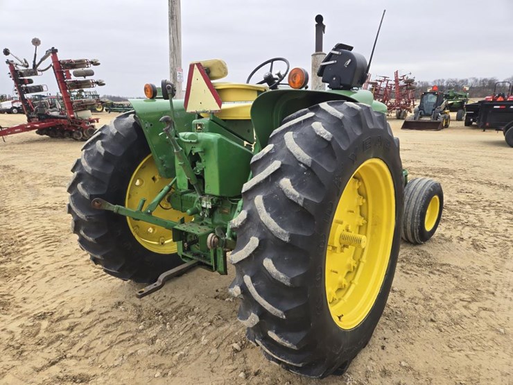 john-deere-3010-image-15