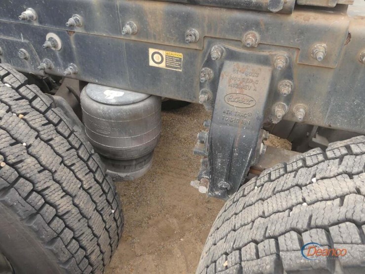 2017-peterbilt-567-image-5