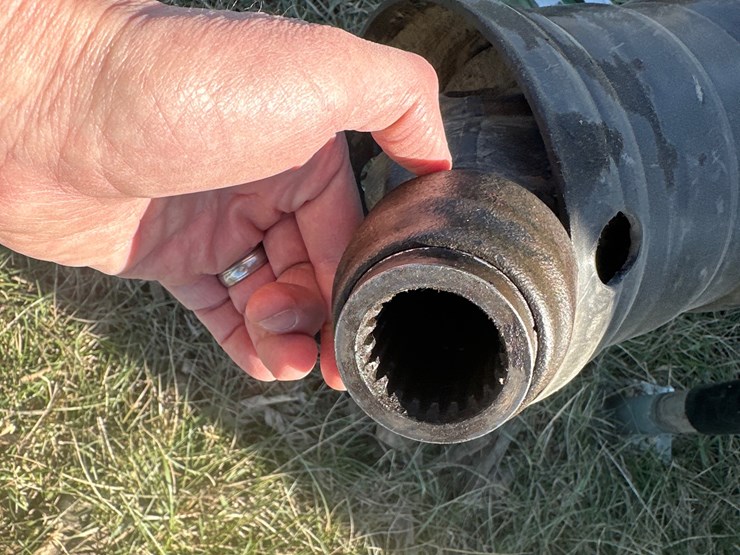 2021-john-deere-560m-image-4