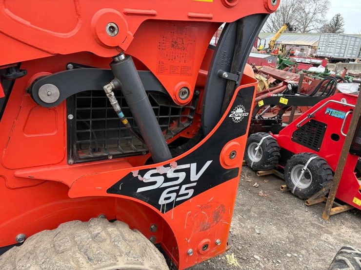 2023-kubota-ssv65-image-14