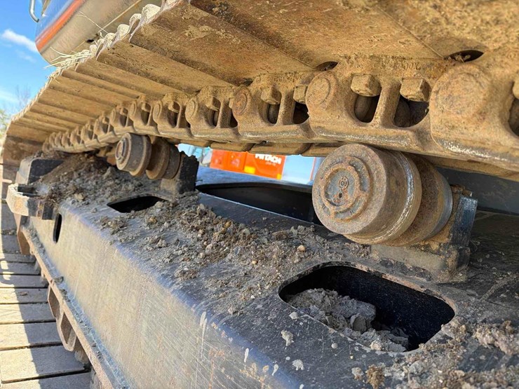 2020-hitachi-zx225usrk-image-11