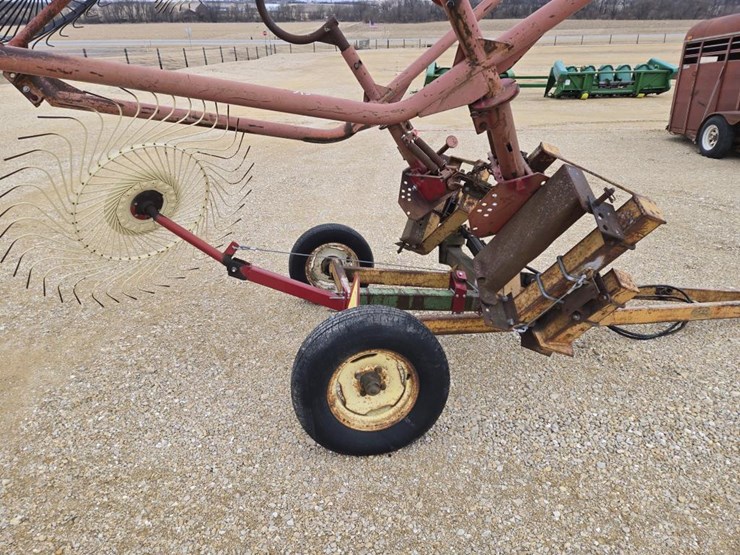 #7957-•-pull-type-10-wheel-v-rake-image-7