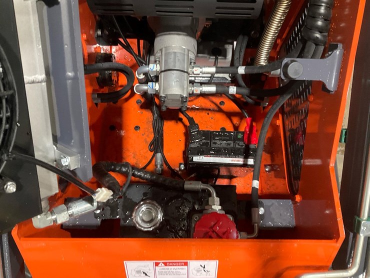 #1004-•-tpm,-t460-mini-skid-steer-loader-image-13