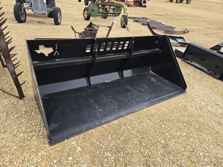 #7937-•-new-industrias-america-94"-skid-steer-snow-bucket-image-4