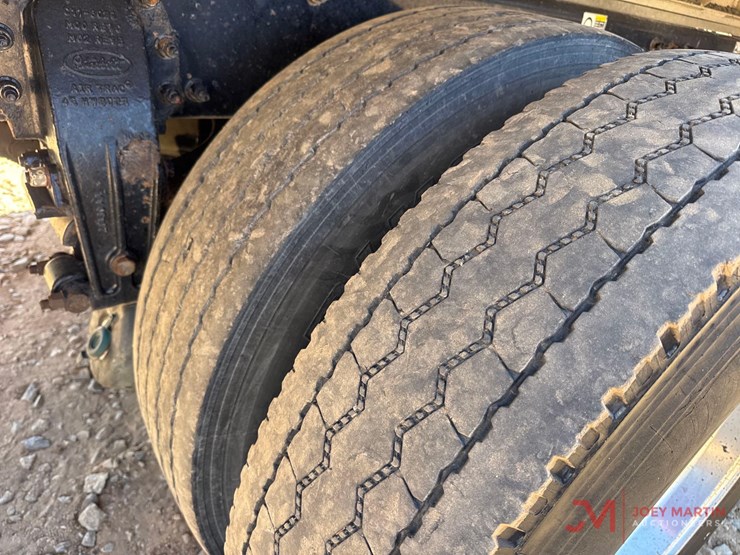 2016-peterbilt-365-image-13