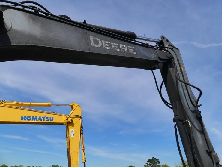 2012-deere-120d-image-7