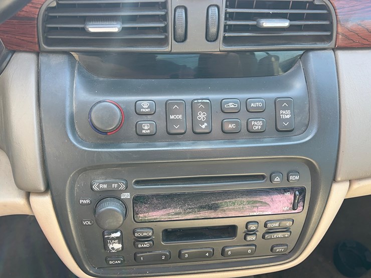 2004-cadillac-deville-sedan-image-20