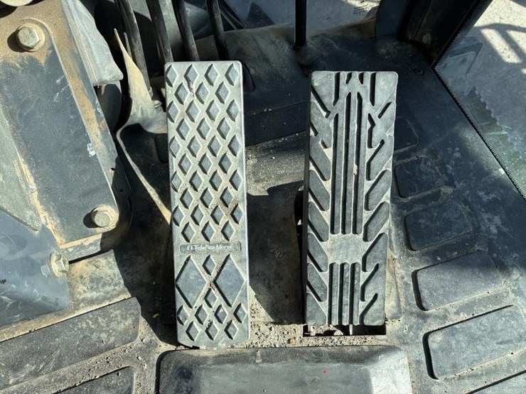 2008-deere-772d-image-21