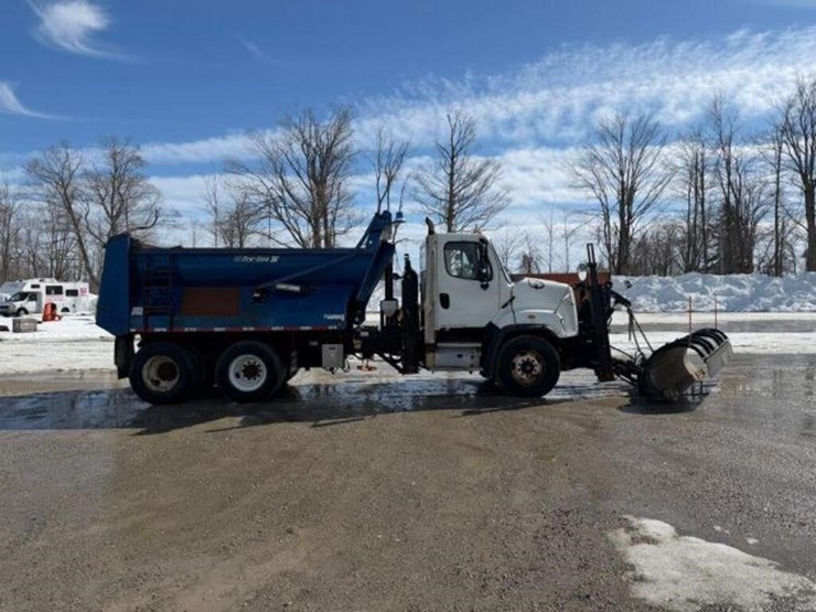 2013-freightliner-108sd-image-4