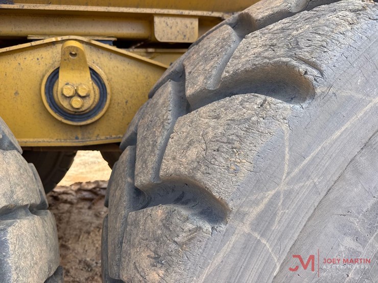 caterpillar-745-image-10