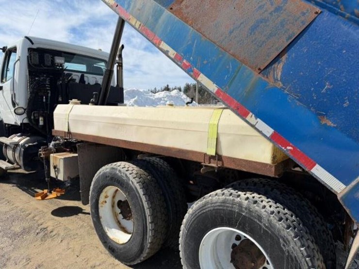 2013-freightliner-108sd-image-37