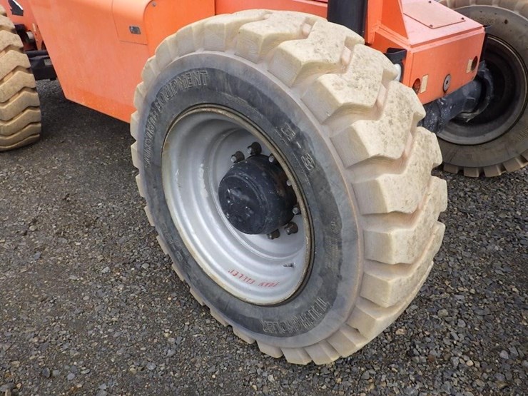 2015-jlg-8042-image-30
