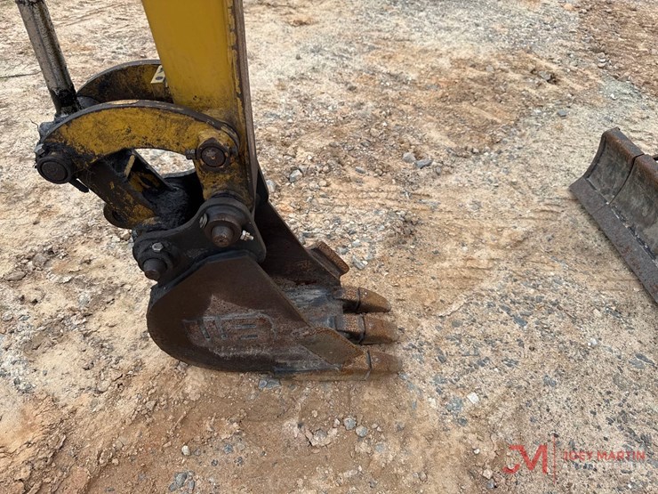 2024-caterpillar-301.7-image-12