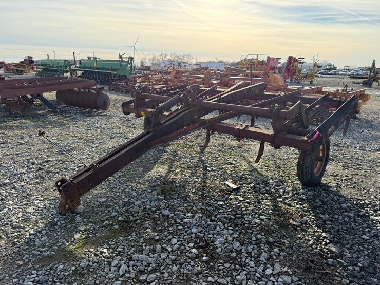 #36256-•-10'-chisel-plow-inv#-36256-image-1