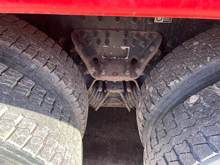 2015-peterbilt-567-image-9