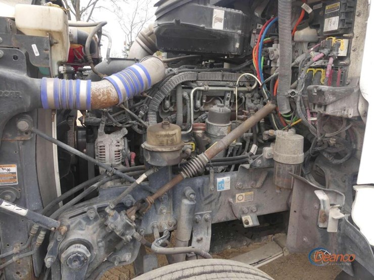 2017-peterbilt-567-image-9