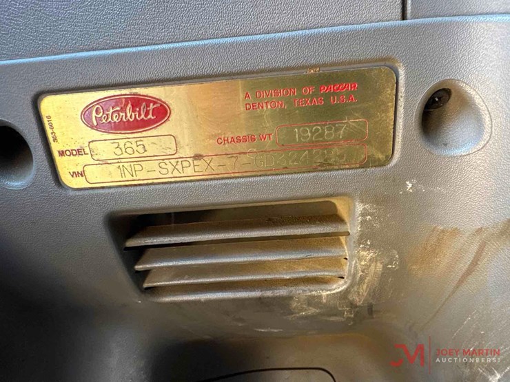 2016-peterbilt-365-image-26