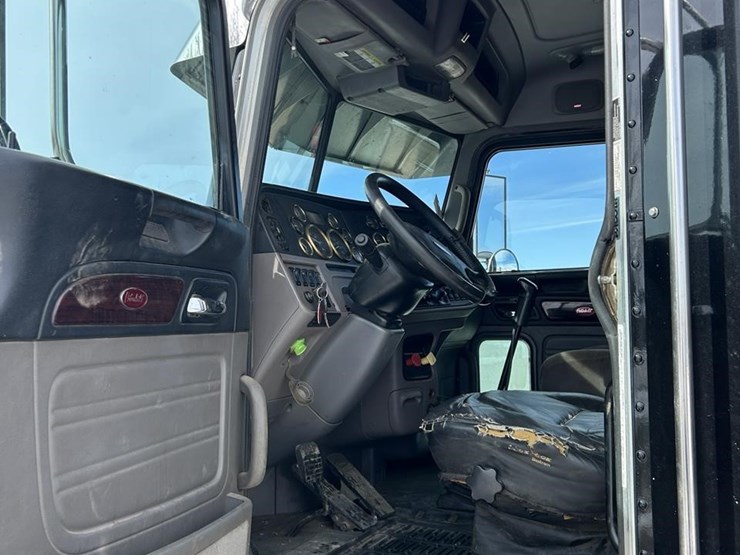2012-peterbilt-386-image-11