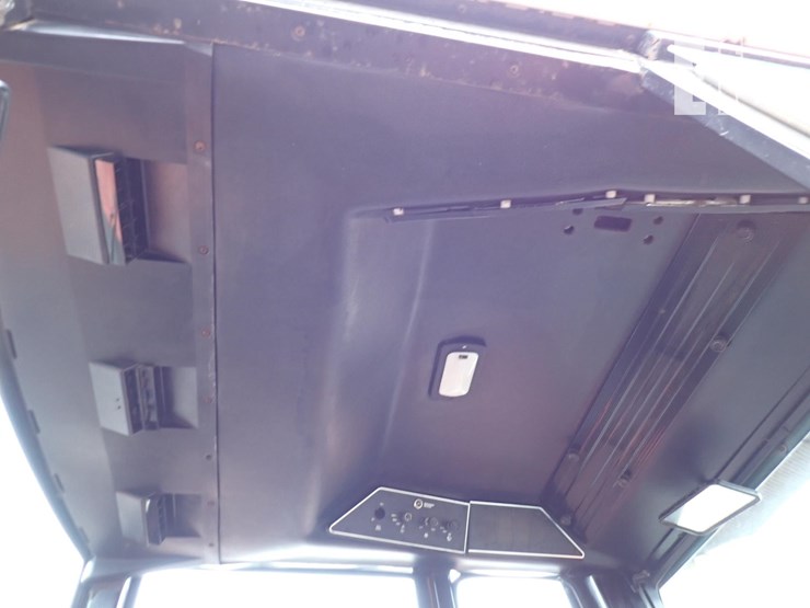 international-986-image-18