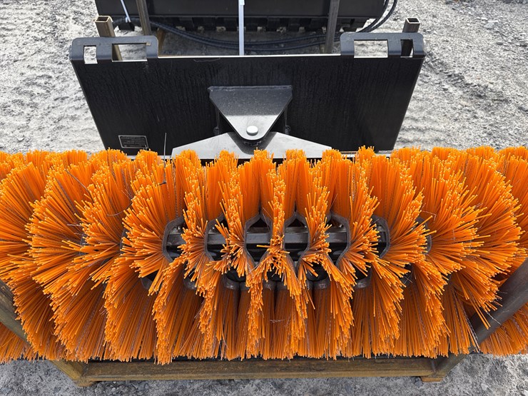 #2068-•-unused-giyi-gyse61-skid-steer-sweeper-bdqsj260220-inv#-41995-image-9