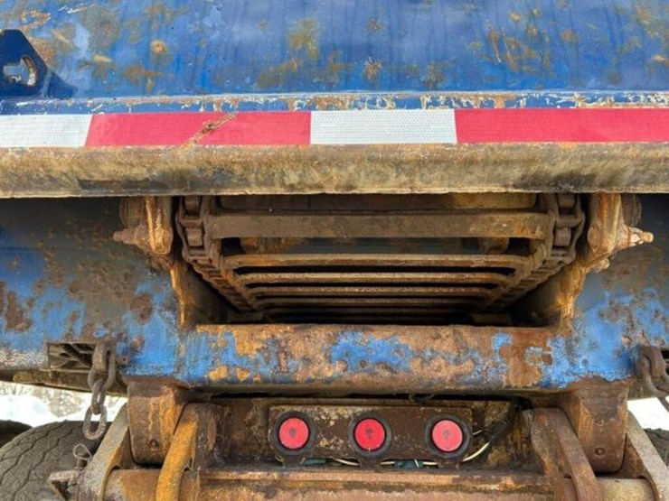 2013-freightliner-108sd-image-36