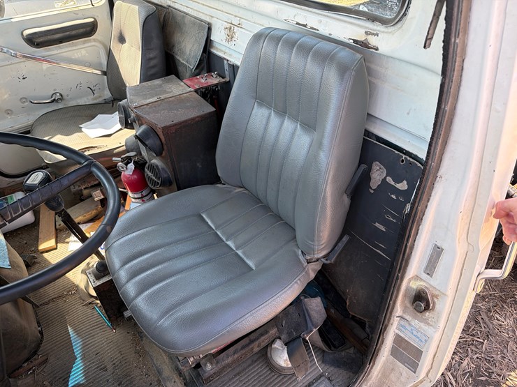 1989-ford-l9000-image-14