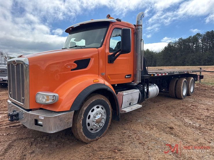 2017-peterbilt-rollback-truck-image-4