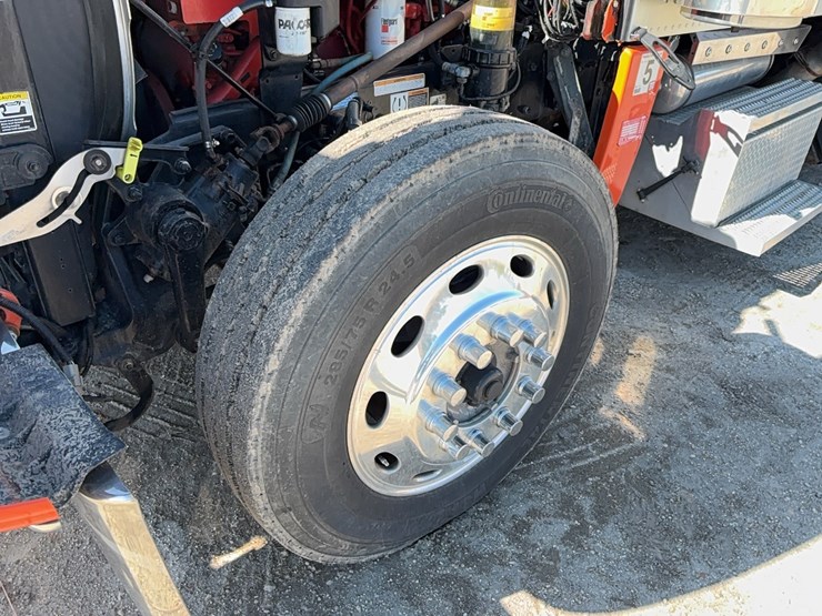 2022-peterbilt-389-image-25