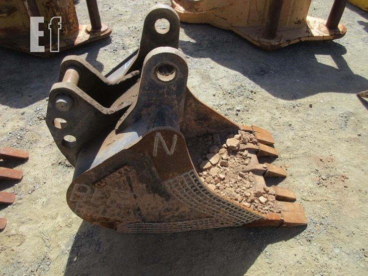 case-gannon-24"-backhoe-tooth-bucket-image-2