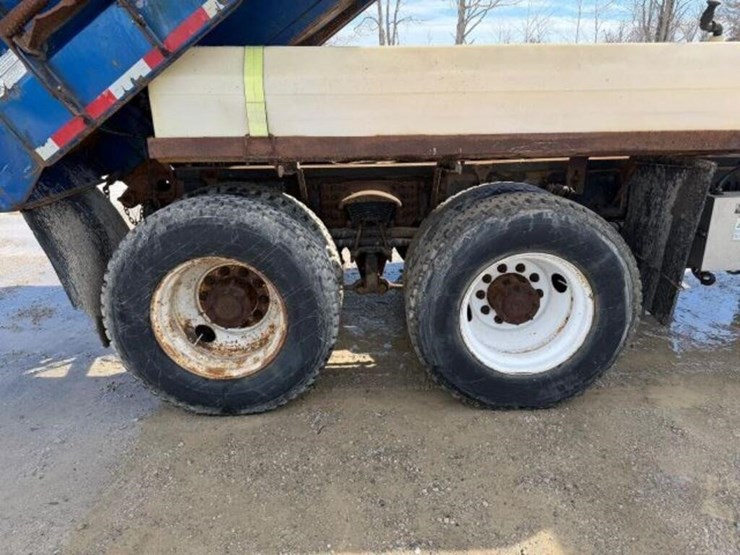 2013-freightliner-108sd-image-57