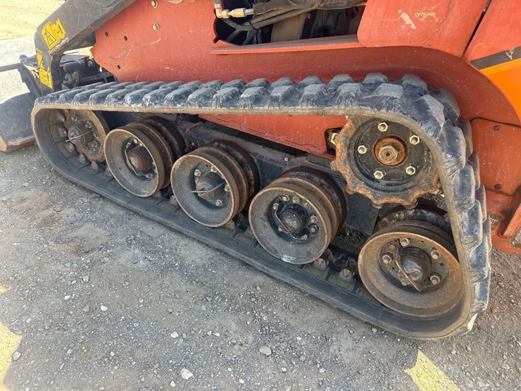 2020-ditch-witch-sk800-image-10