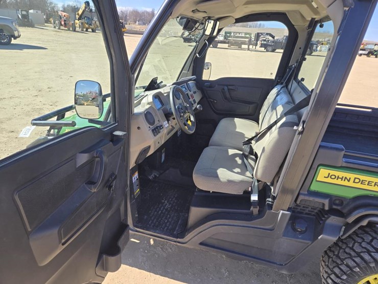 2023-john-deere-gator-image-15