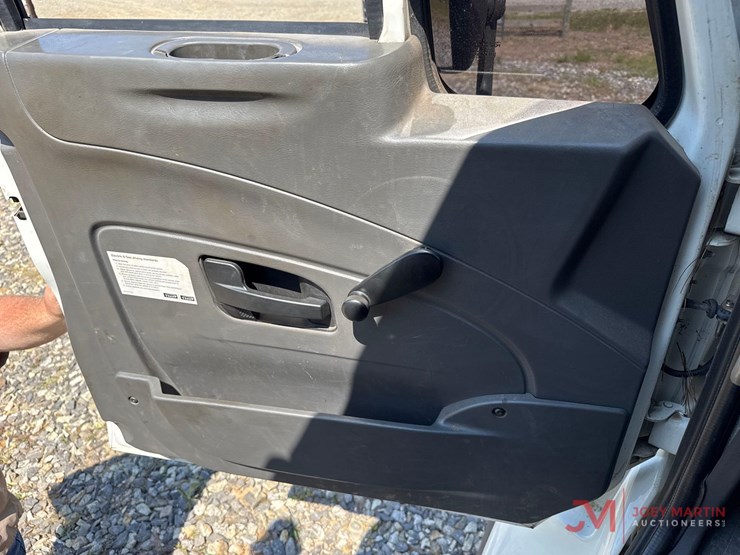 2011-international-7400-image-39