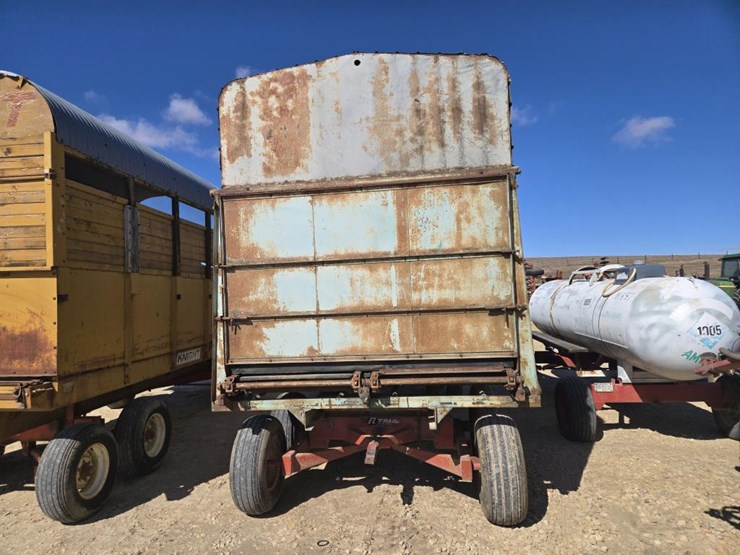 #246-•-forage-king-tandem-axle-silage-wagon-image-9