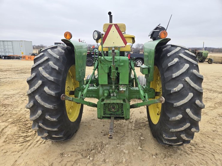 john-deere-3010-image-13