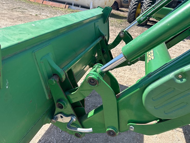 2013-john-deere-6125r-image-4