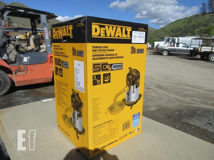 dewalt-stainless-steel-wet/dry-vacuum-image-1