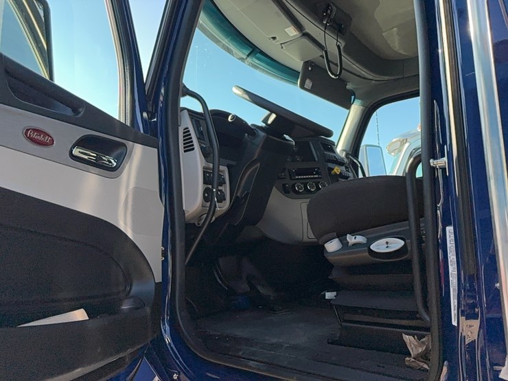 2026-peterbilt-567-image-14