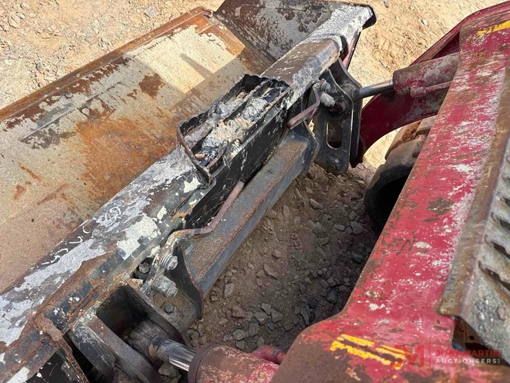 2019-takeuchi-tl8-image-7