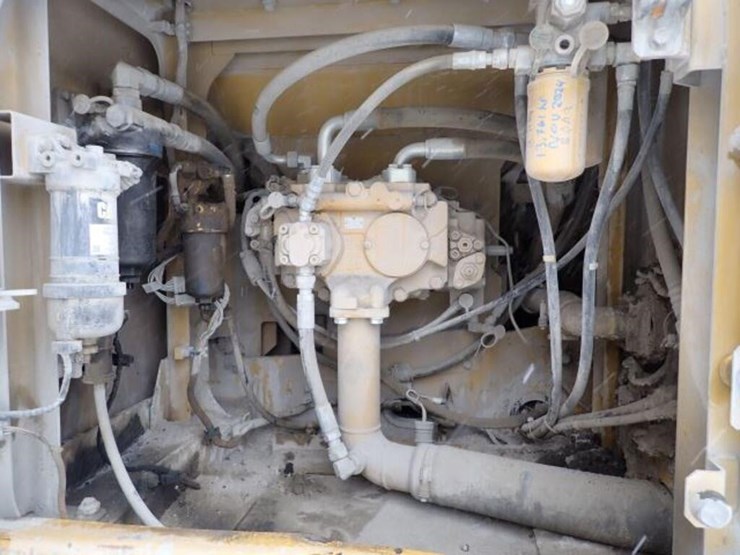 2017-caterpillar-320fl-image-31