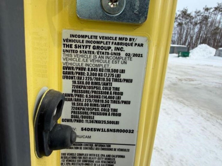 2022-isuzu-nrr-image-13