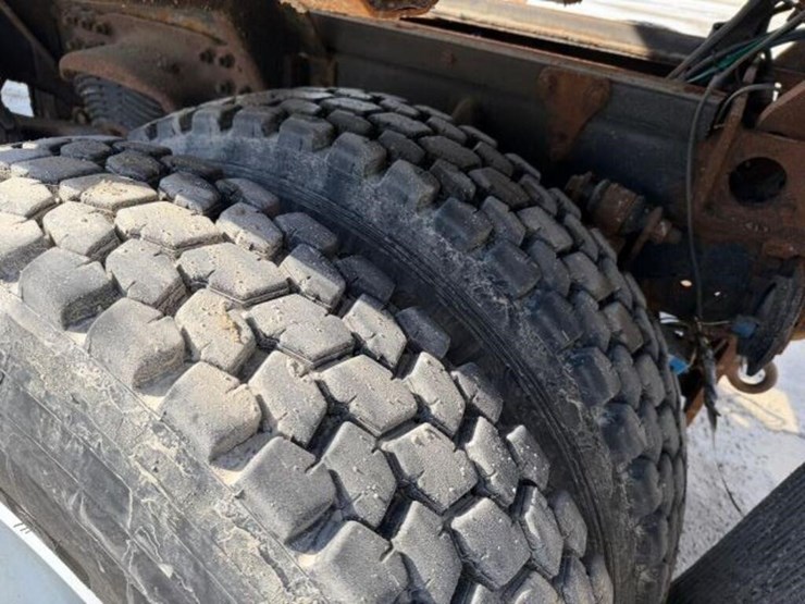 2013-freightliner-108sd-image-62