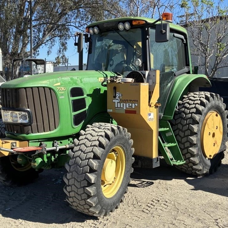 2005 JOHN DEERE 7130