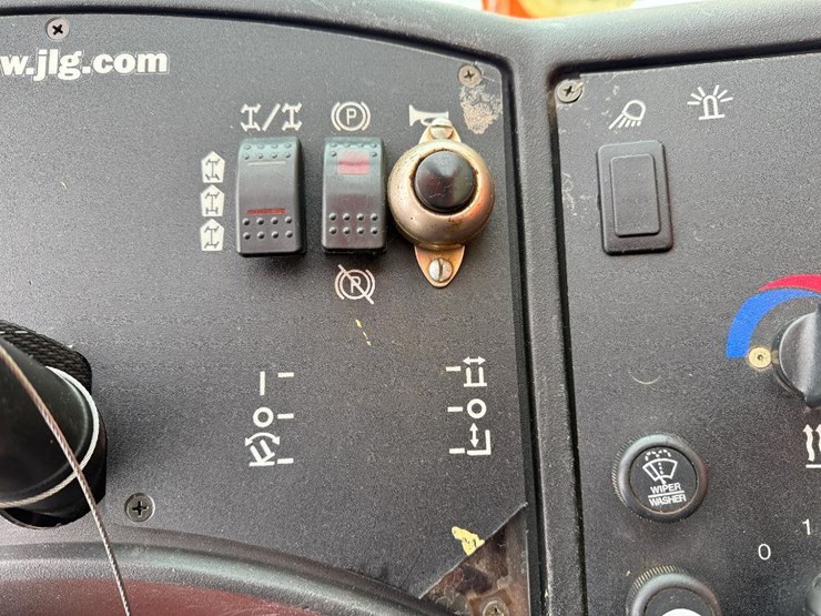 2008-jlg-g10-55a-image-45