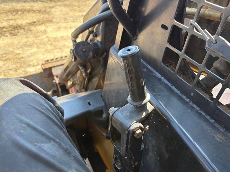 new-holland-lx865-image-12