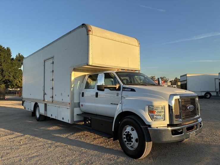 2016-ford-f650-xlt-image-2