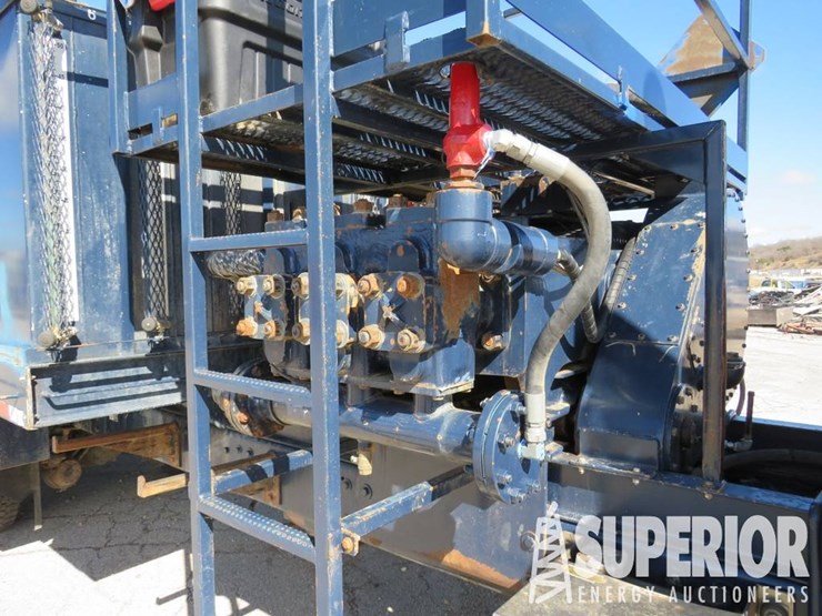 2010-peterbilt-365-image-5