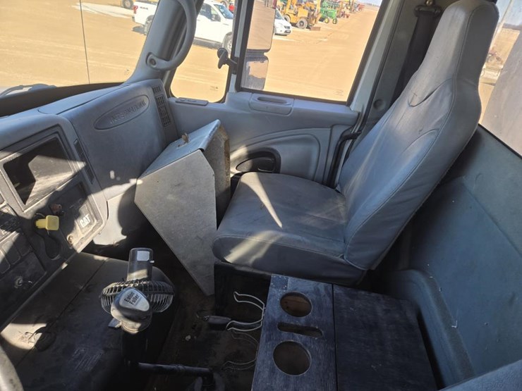 2007-international-7600-image-25