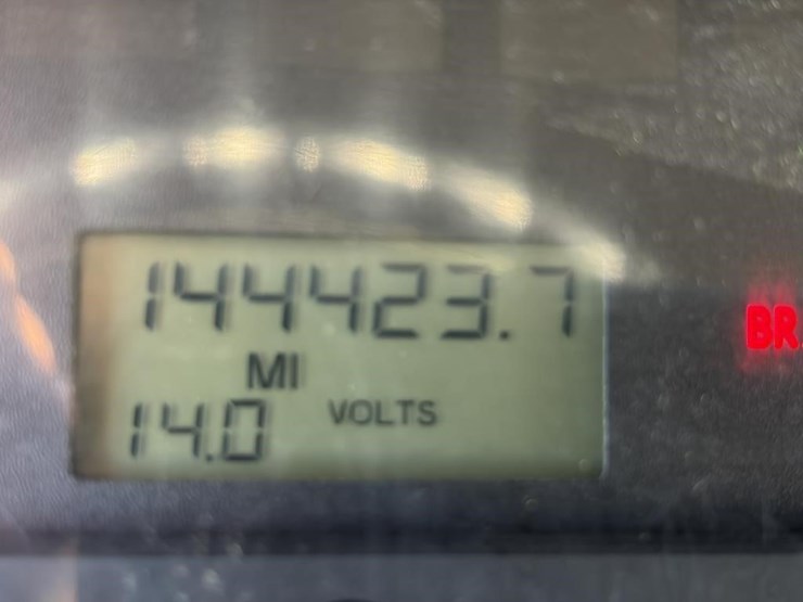 2014-freightliner-m2-106-image-15